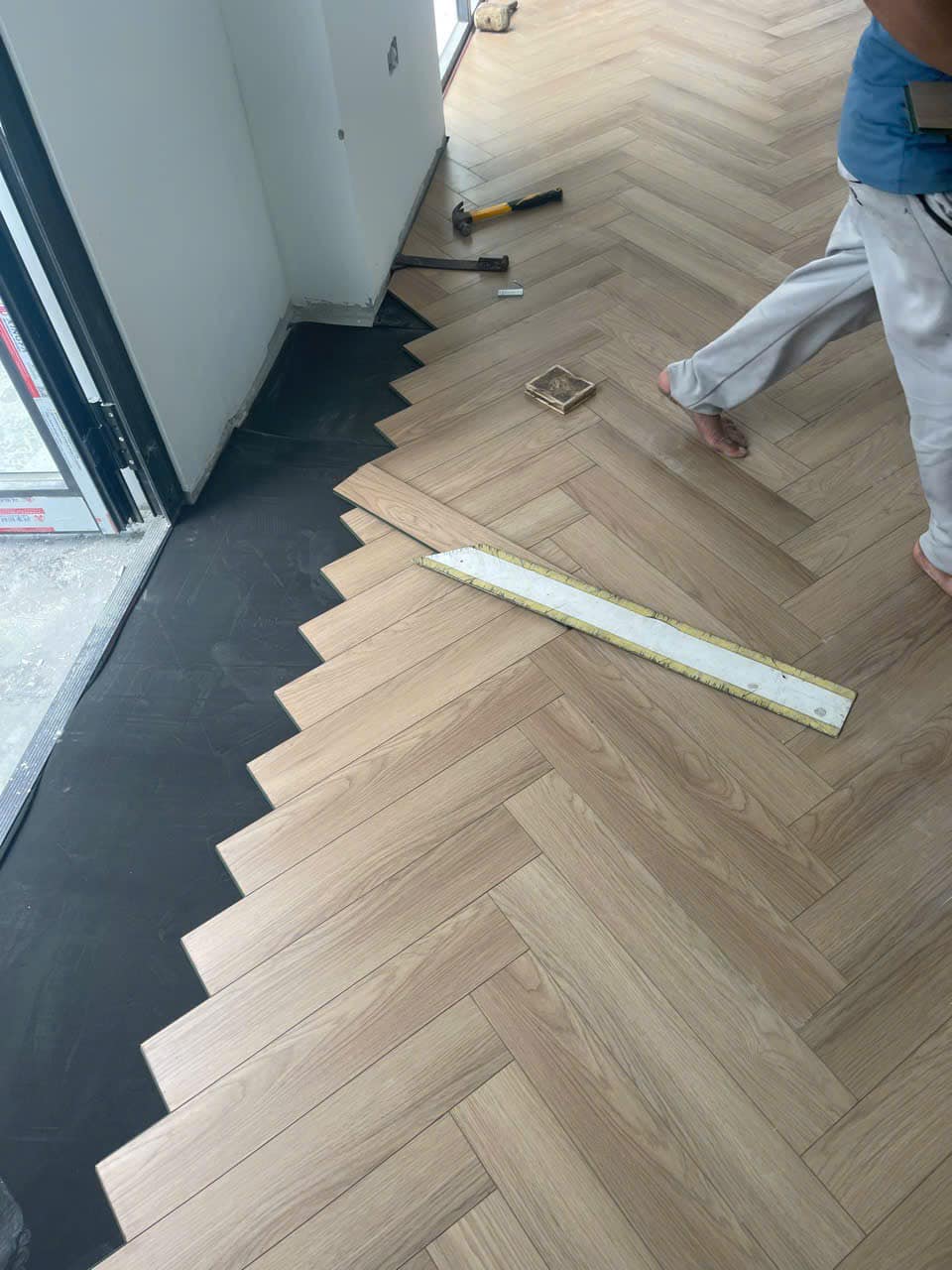 Sàn gỗ xương cá KAMPONG 12mm XC95
