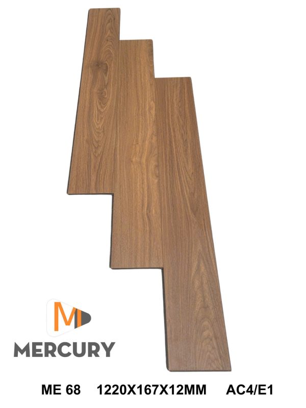 Sàn Gỗ Cốt Đen Mercury ME 68 Mã sản phẩm ME 68 Kích thước 1220 x 167 x 12mm 📞 Hotline: 0968 589 135 Category: Sàn Gỗ Cốt Đen Mercury Description Reviews (0) Sàn Gỗ Cốt Đen Mercury ME 68 – Độ Bền Và Thẩm Mỹ Vượt Trội Cho Mọi Không Gian Sống Sàn Gỗ Cốt Đen Mercury ME 68 là sản phẩm cao cấp được sản xuất từ cốt gỗ đen CDF nhập khẩu từ Malaysia, mang lại sự kết hợp hoàn hảo giữa độ bền vượt trội và vẻ đẹp tự nhiên. Được thiết kế đặc biệt để chịu nước và chống ẩm, sàn gỗ này hoàn hảo cho những không gian sống ở khu vực có độ ẩm cao như phòng bếp, phòng tắm và các khu vực ngoài trời. Với lớp bề mặt đạt chuẩn AC4, sàn gỗ Mercury ME 68 chống mài mòn và trầy xước cực kỳ tốt, giúp giữ cho sàn luôn mới và đẹp theo thời gian. Sản phẩm còn được trang bị cốt gỗ đen CDF với mật độ lên đến 930kg/m³, đảm bảo sự ổn định và chống cong vênh tối ưu, phù hợp với điều kiện khí hậu thay đổi. Mercury ME 68 có nhiều màu sắc đa dạng, phù hợp với nhiều phong cách thiết kế nội thất từ cổ điển đến hiện đại. Thông số chi tiết của Sàn Gỗ Cốt Đen Mercury ME 68 Thông Số Chi Tiết Mã sản phẩm ME 68 Kích thước 1220 x 167 x 12mm Bề mặt EIR Cốt gỗ Cốt đen CDF nhập khẩu Malaysia Độ chống trầy xước AC4 Tiêu chuẩn an toàn E1 Bảo hành 25 năm Bảo trì Trọn đời Sàn Gỗ Cốt Đen Mercury ME 68 Cấu Tạo Sàn Gỗ Cốt Đen Mercury ME 68 Lớp bề mặt: Lớp ván giấy vân gỗ nhập khẩu từ Đức, mang lại vân gỗ sắc nét, tự nhiên, có chiều sâu và khả năng chống trầy xước tốt. Cốt gỗ đen CDF: Với mật độ cao 930kg/m³, giúp sản phẩm chịu nước và chịu lực cực kỳ tốt, giảm thiểu tối đa việc cong vênh, phồng rộp trong điều kiện khí hậu thay đổi. Lớp chống ẩm: Cung cấp khả năng chống ẩm tốt, bảo vệ sản phẩm khỏi tác động của nước và độ ẩm, giữ sàn luôn bền đẹp. Lớp đế cách âm: Giảm tiếng ồn, tạo một không gian sống yên tĩnh, thoải mái. Ưu Điểm Nổi Bật Của Sàn Gỗ Cốt Đen Mercury ME 68 Khả Năng Chịu Nước Và Chống Ẩm Vượt Trội Mercury ME 68 có khả năng chống ẩm và chịu nước cực kỳ tốt, giúp sản phẩm bền bỉ trong suốt thời gian dài sử dụng. Độ Bền Cao, Chống Mài Mòn Tốt Đạt chuẩn AC4, sàn gỗ Mercury ME 68 có khả năng chống trầy xước, giữ cho mặt sàn luôn như mới. Tiêu Chuẩn An Toàn E1 Sản phẩm thân thiện với môi trường, không chứa các chất độc hại, an toàn cho sức khỏe người tiêu dùng. Lớp Vân Gỗ Sần Tự Nhiên Vân gỗ sần mang lại giá trị thẩm mỹ cao, tạo cảm giác gần gũi với thiên nhiên, giúp không gian trở nên sang trọng. Màu Sắc Đa Dạng Sản phẩm có nhiều lựa chọn màu sắc, từ các gam sáng đến tối, dễ dàng kết hợp với các phong cách thiết kế nội thất khác nhau. Bảo Hành Và Bảo Trì Dài Hạn Sản phẩm được bảo hành 25 năm và bảo trì trọn đời, giúp người sử dụng an tâm về chất lượng và độ bền lâu dài. Ứng Dụng Của Sàn Gỗ Cốt Đen Mercury ME 68 Sàn gỗ Mercury ME 68 có thể được sử dụng cho nhiều không gian trong gia đình cũng như các công trình thương mại: Phòng khách: Mang đến không gian sang trọng và ấm cúng. Phòng ngủ: Tạo không gian nghỉ ngơi thư giãn và thoải mái. Văn phòng: Phù hợp cho các không gian làm việc hiện đại, chuyên nghiệp. Các công trình thương mại: Đặc biệt phù hợp với các khu vực có yêu cầu về độ bền và tính thẩm mỹ cao như khách sạn, nhà hàng, trung tâm thương mại. Lưu Ý Khi Thi Công Và Sử Dụng Chuẩn Bị Mặt Nền: Đảm bảo mặt nền thi công phải bằng phẳng, sạch sẽ và khô ráo để đảm bảo chất lượng thi công tốt nhất. Không Để Nước Đọng Lâu Trên Bề Mặt: Mặc dù sàn gỗ Mercury ME 68 có khả năng chống nước tốt, nhưng không nên để nước đọng quá lâu trên bề mặt sàn. Bảo Dưỡng Định Kỳ: Lau chùi sàn gỗ bằng khăn mềm và nước ấm để giữ cho bề mặt luôn sáng bóng và sạch sẽ. Tránh Va Đập Mạnh: Tránh va đập mạnh với các vật sắc nhọn để không làm hỏng bề mặt sàn. Bảo Trì Và Duy Trì Sàn Gỗ Cốt Đen Mercury ME 68 được bảo trì trọn đời, giúp người sử dụng luôn yên tâm về độ bền của sản phẩm. Tuy nhiên, bạn cũng nên lau chùi sàn thường xuyên và kiểm tra tình trạng của sàn định kỳ để đảm bảo sàn luôn mới và đẹp.