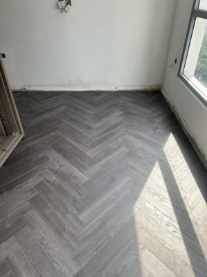 Sàn gỗ xương cá Mido Wood M83